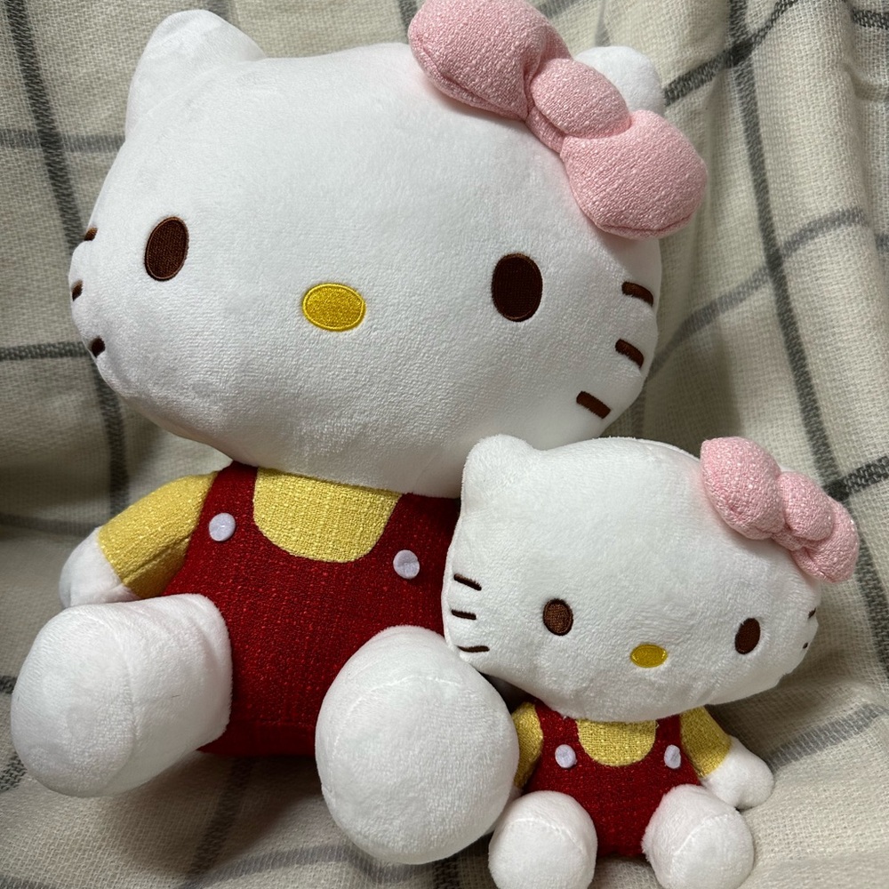 Hello Kitty Plush (Big and Mini)